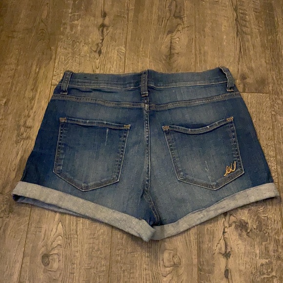 Express Shorts - Picture 2 of 2